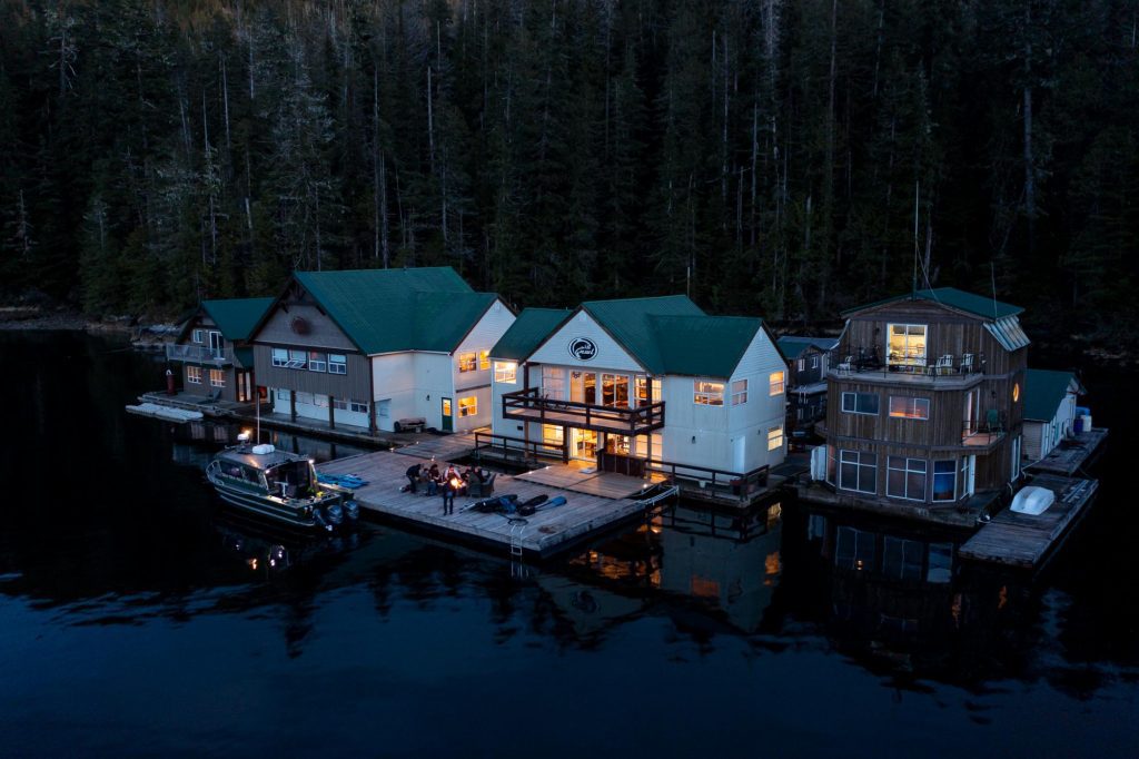 Luxurious Floating Lodge